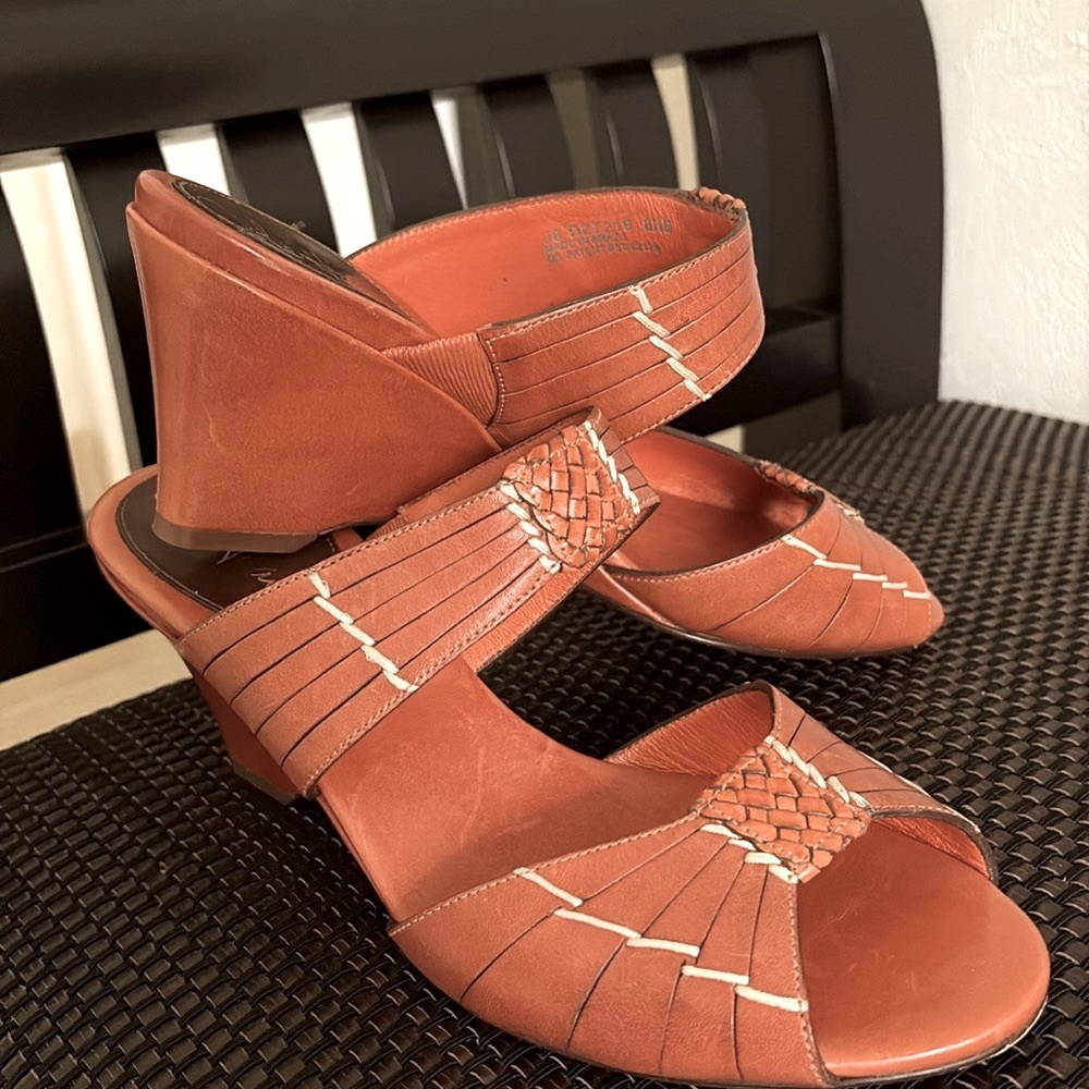 EUC Cole Haan Women's Tan Leather Sandals, Wedge, Sz 8.5 - Picture 3 of 17